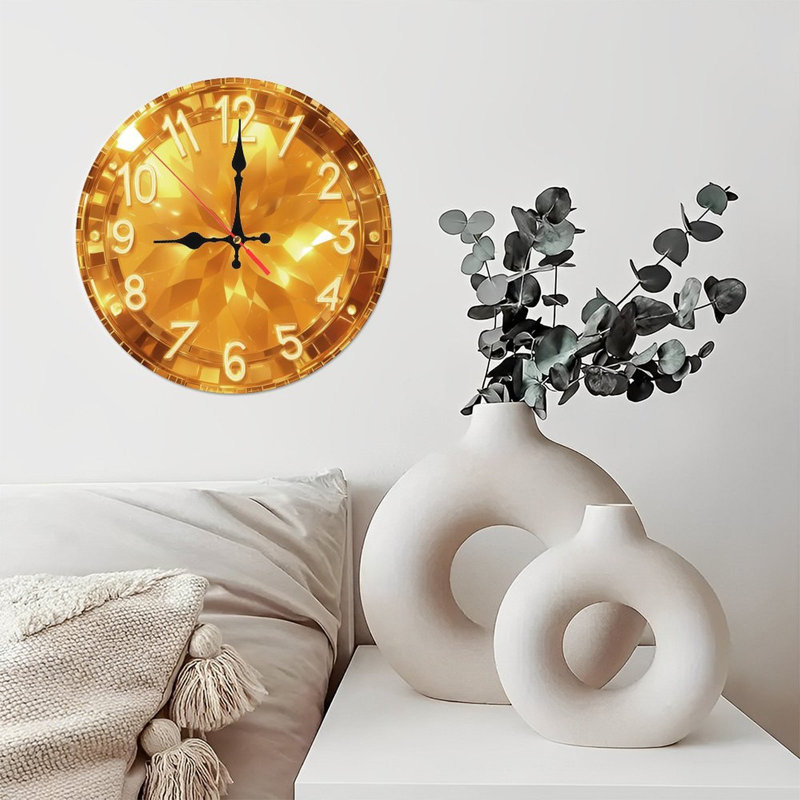 Horloge à facettes dorées