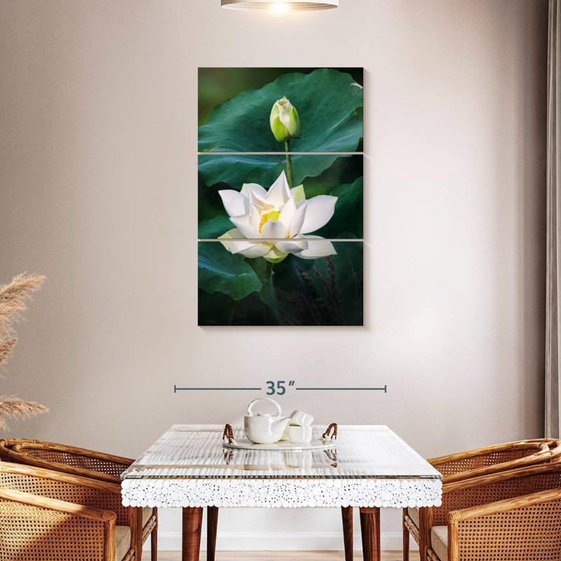 Harnek en fleurs de lotus blancs, H 45 po x l 28 po