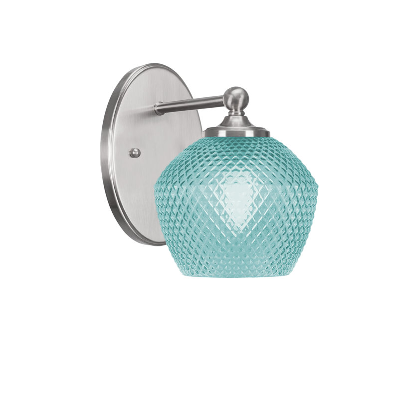 Applique murale Capri présentée en finition nickel brossé avec verre texturé turquoise de 6 po