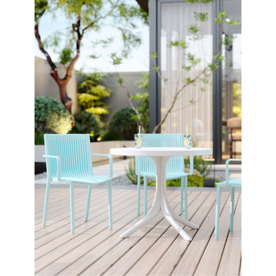 Ensemble de 4 fauteuils empilables modernes en plastique, résistants aux intempéries, dossier ergonomique à lattes, coloris bleu, montage facile. Parfait pour accueillir des invités à la dernière minute. 4 fauteuils avec grande capacité de charge et antidérapants.