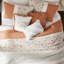 6 pièces de courtepointe en coton corail, grand / grand, avec coussins décoratifs en satin pour la chambre à coucher, literie grand corail et coussins décoratifs, style-120944845-120944843
