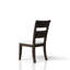 Chaise d'appoint de couleur chocolat avec assise rembourrée et structure en échelle