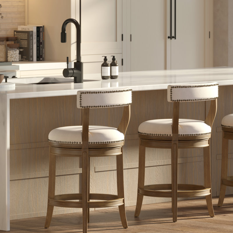 Tabouret de bar 26 po à hauteur de comptoir, tissu en lin et tissu d'ameublement tissé, retour automatique à 180 degrés, finition pacane, siège en similicuir gris, dossier de siège à structure en bois ouvert, garniture cloutée, retour des pieds incurvés