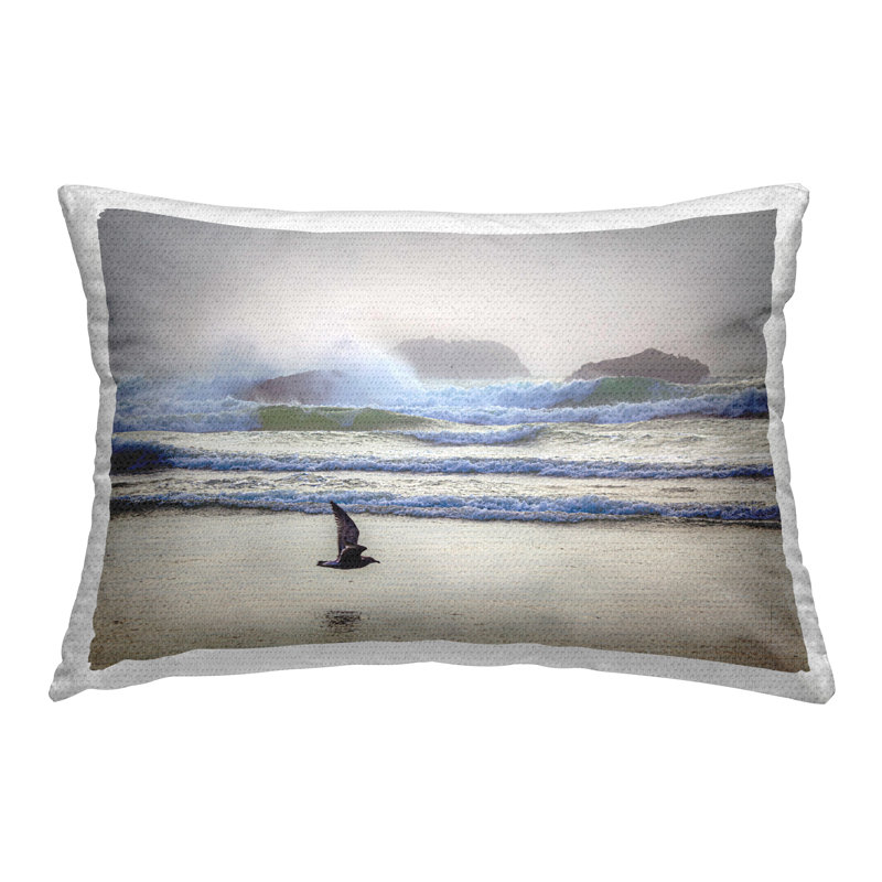 Coussin d'extérieur imprimé Flying Low Over Shore par Marty Hulsebos