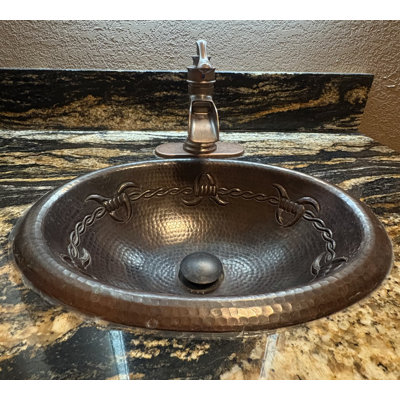 Lavabo de salle de bain ovale en cuivre 19 po avec fil de fer barbelé, drain inclus