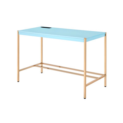Bureau rectangulaire bleu et or avec prises intégrées, fini lustré et idéal pour les prises de bureau.
