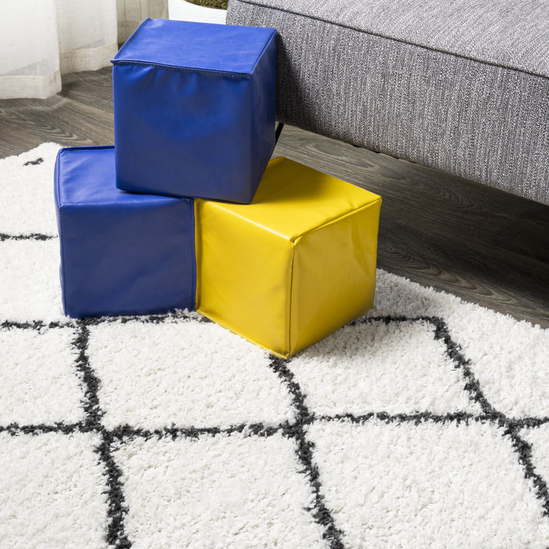 Schlesinger Moroccan Style Diamond Shag White/Gray Rug, Rectangle 4' x 6'