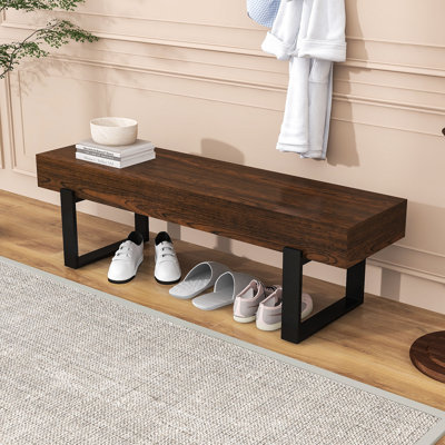 Banc en bois Farmhouse avec pieds en métal pour le vestibule ou la chambre à coucher