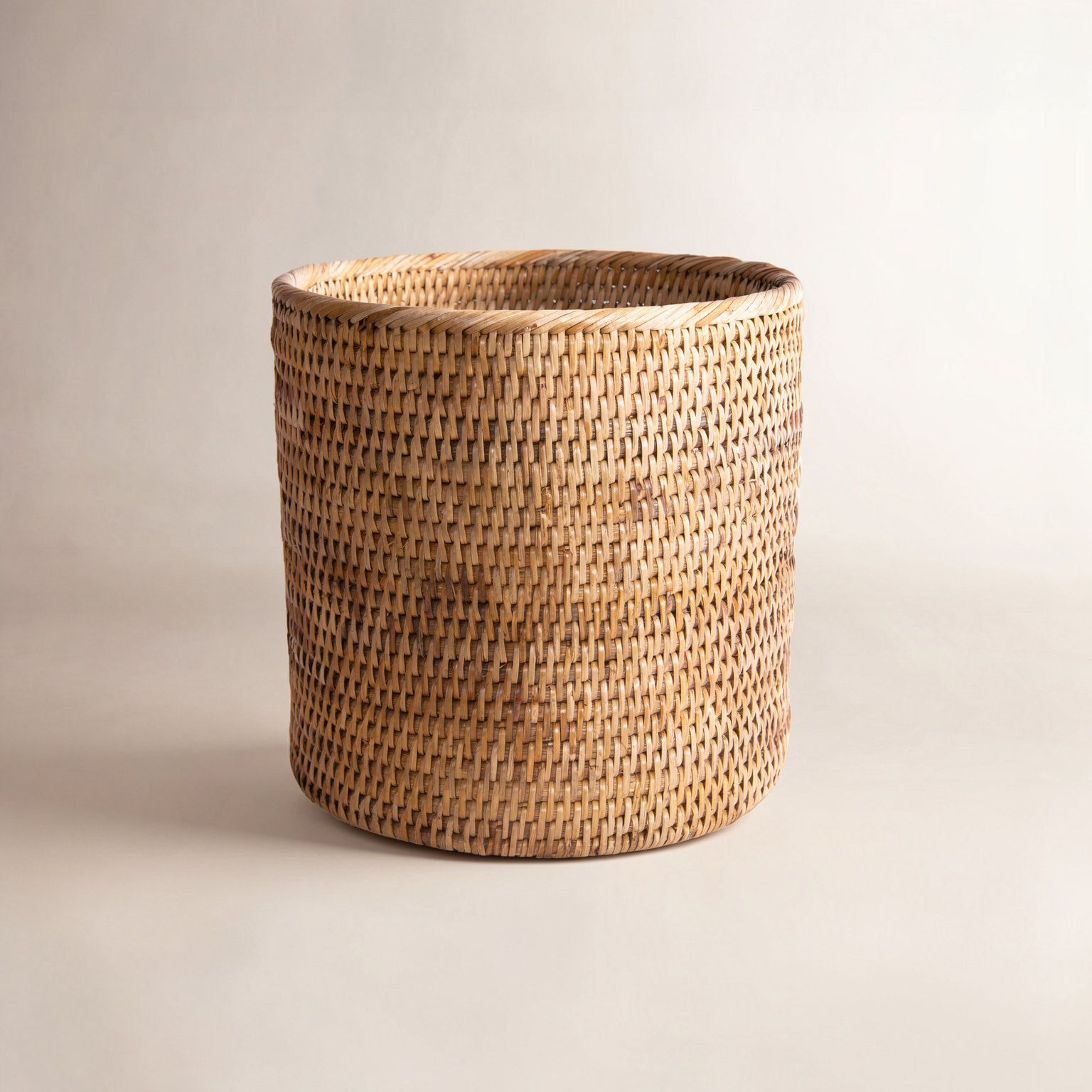 Rael 1.74gal Wicker Waste Basket, Honey Brown
