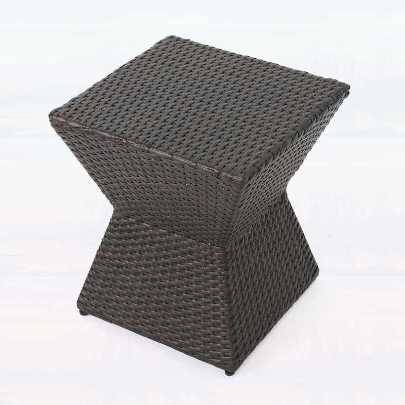 Table de bout en osier, durable et élégante pour une utilisation extérieure et intérieure