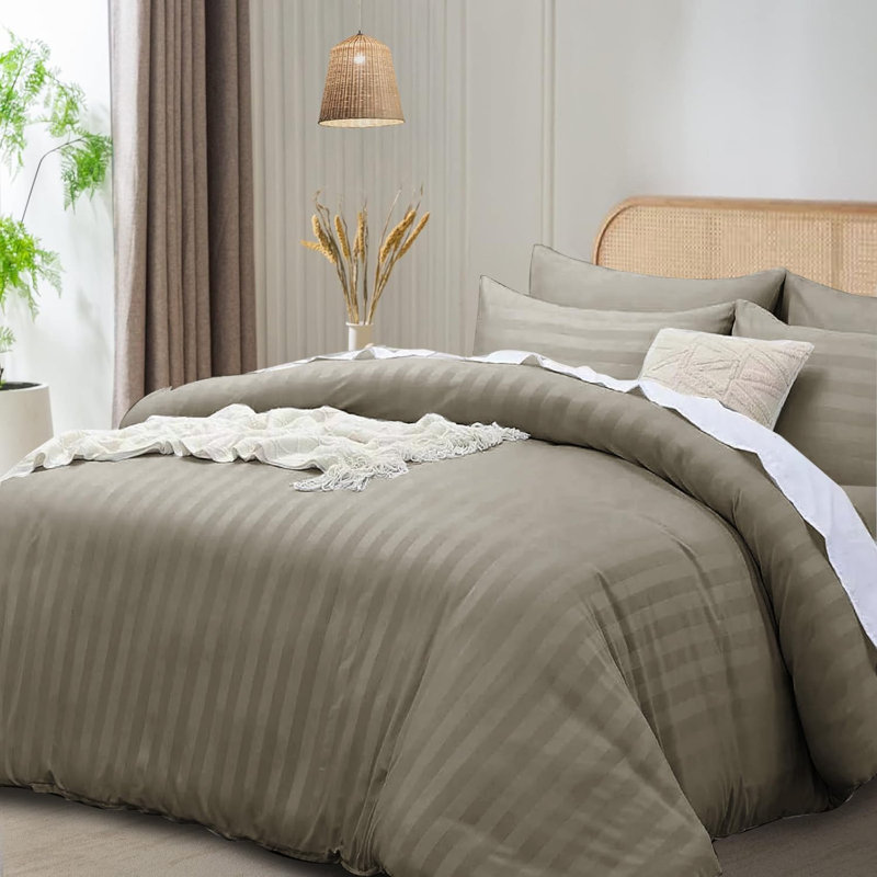 Polyester Striped Duvet Cover Set with Pillowcases, Beige, King Duvet Cover Set + 2 Pillowcases