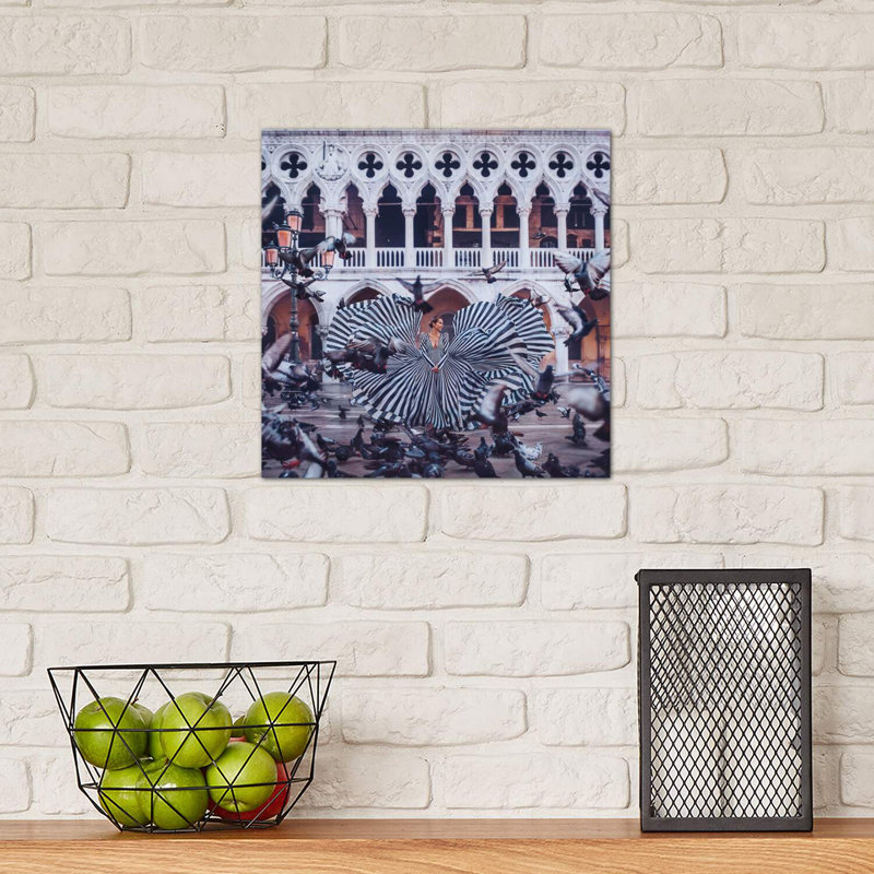 «Pigeons», reproduction sur toile tendue, H 12 po x l 12 po x P 1,5 po, Toile tendue