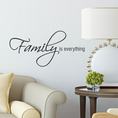 Décalcomanie murale "family is everything"