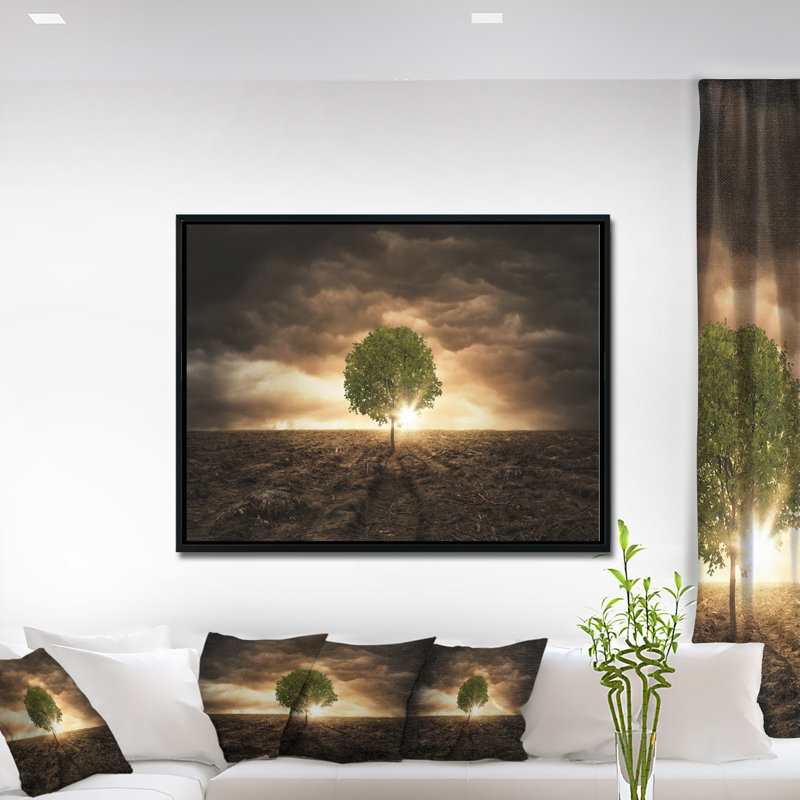 « n’tree », impression sous un motif ciel spectaculaire», H 30 po x l 40 po x P 1,5 po, Toile avec cadre flottant