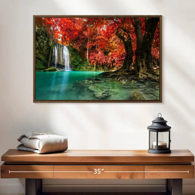 Arbres d'automne et cascade, 25 po x 17 po, Cadre flottant noyer