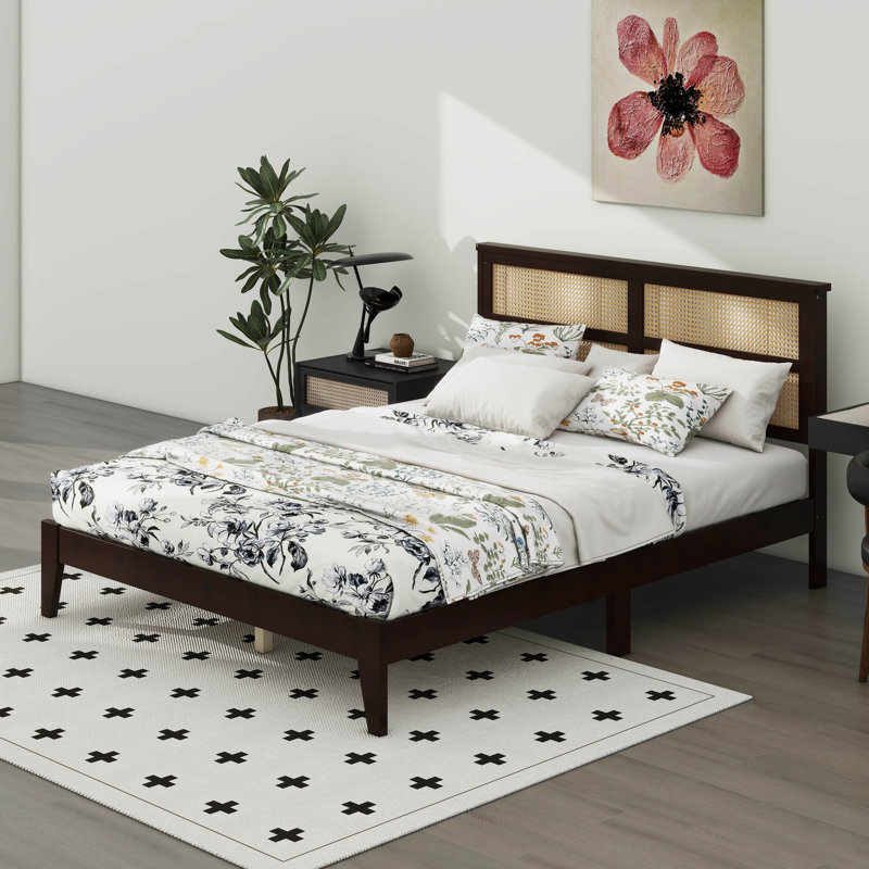 Base de lit plateforme en bois d'hévéa grand format avec tête de lit en rotin