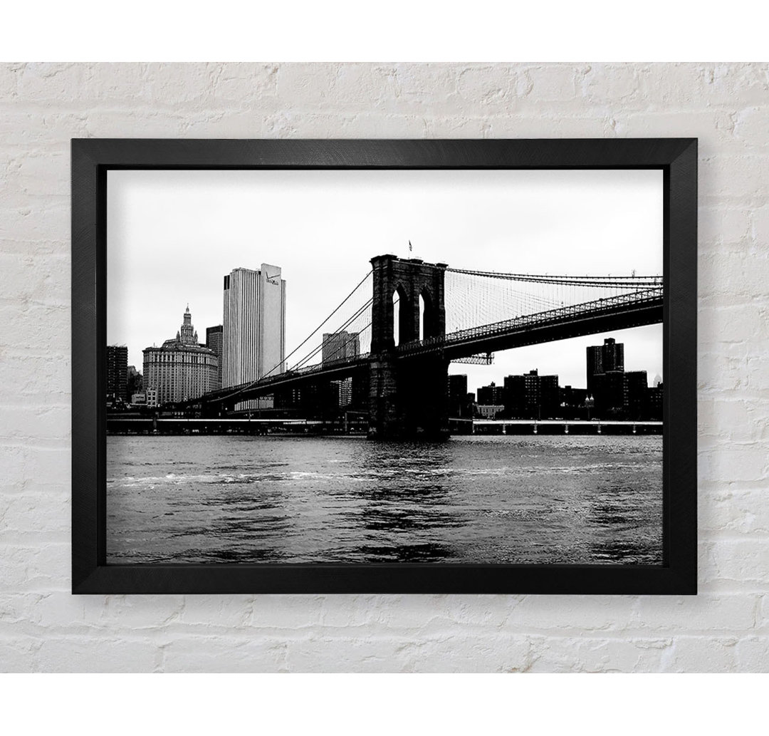 Die Aussicht auf New York unter der Brooklyn Bridge - Einzelne Bilderrahmen Kunstdrucke