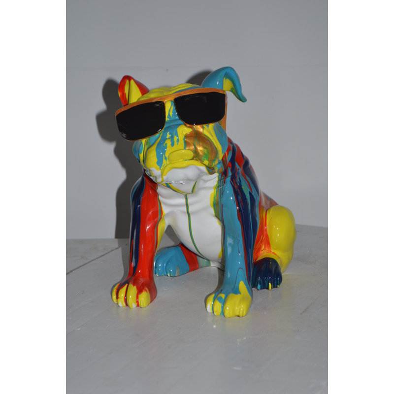 Statue bouledogue avec lunettes de soleil en résine - Taille: L 16 po x l 9 po x H 14 po.