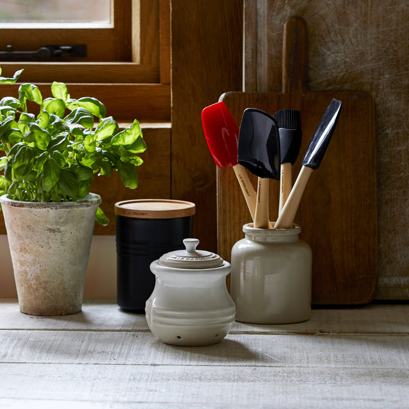 Le Creuset Stoneware Garlic Keeper Meringue