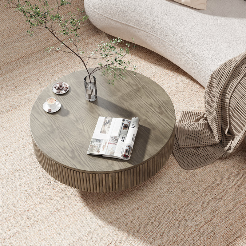 Table basse à piédestal Fynlee, conception cannelée en bois massif fabriquée à la main, Brun