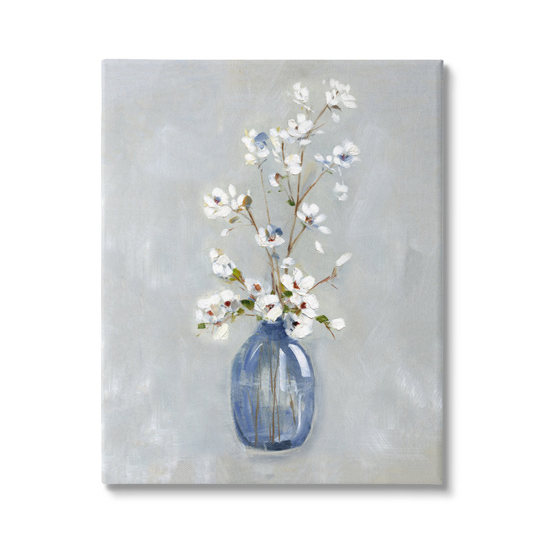 Arrangement classique de fleurs blanches dans un vase bleu, peinture Ikebana par Sally Swatland - Peinture, Toile tendue