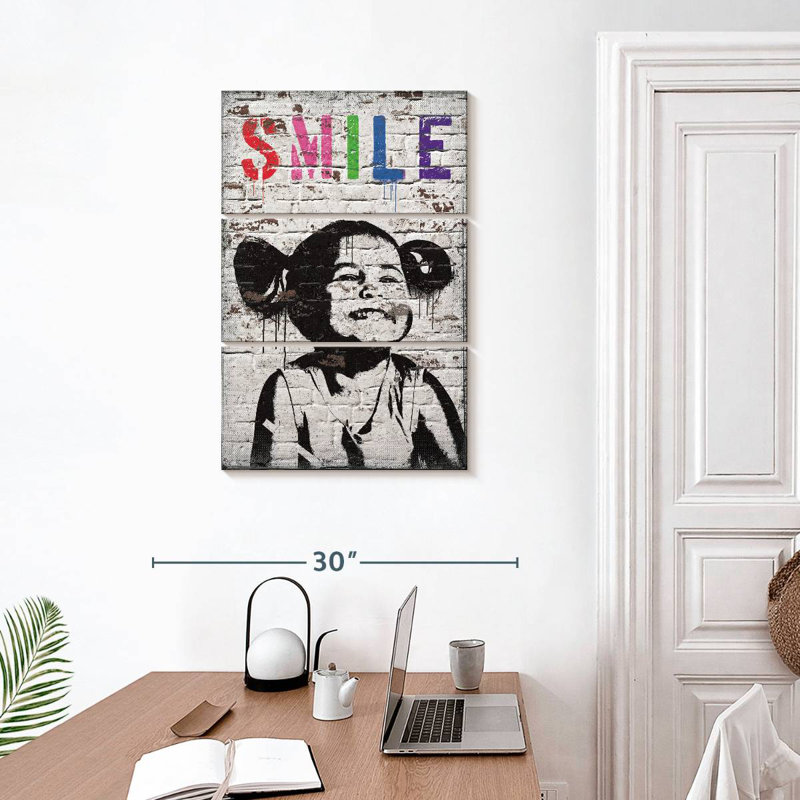 Leisha, fille souriante, H 32 po x l 20 po