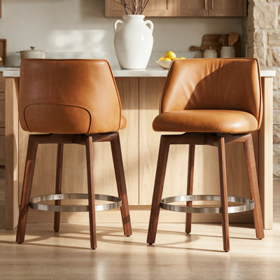 Ensemble de 2 tabourets de bar modernes à hauteur de comptoir de 26 po avec dossier, pieds en bois massif et tabourets de comptoir en similicuir brun pour îlot de cuisine