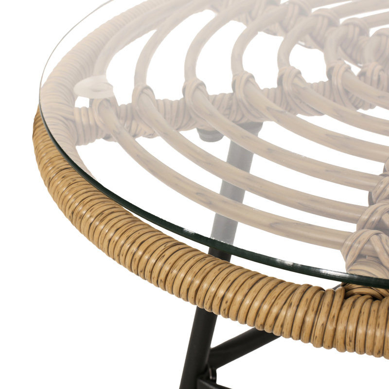 Table d'appoint tendance avec plateau en verre trempé stable et structure en acier robuste et élégante.