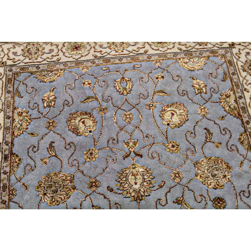 Tapis bleu et ivoire de haute qualité noué à la main