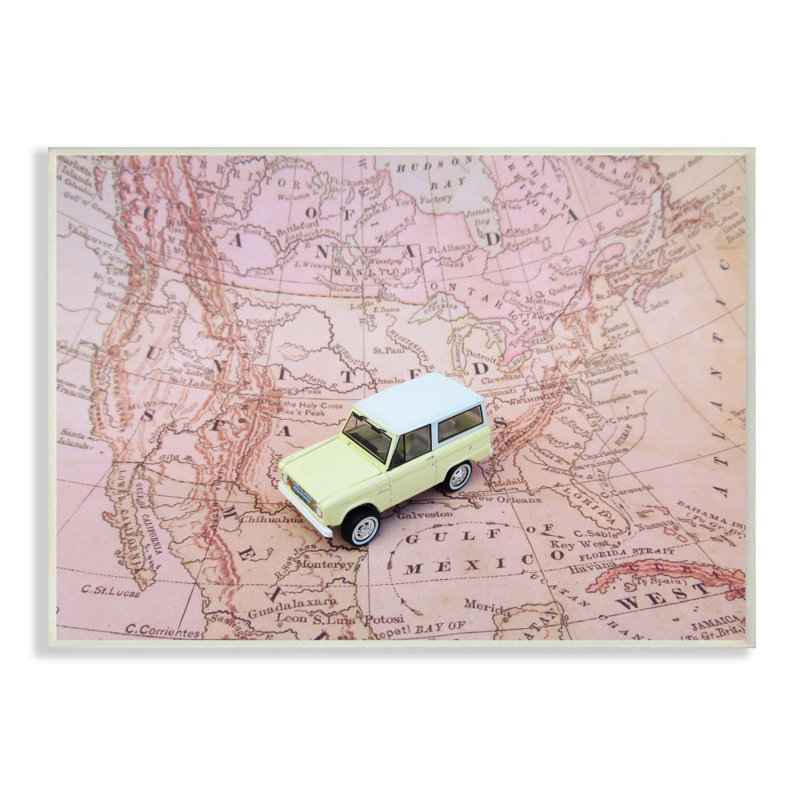«Vintage World Traveller Retro Voiture» par Daphne Polselli - reproduction de photo, Giclée encadrée noir minuit