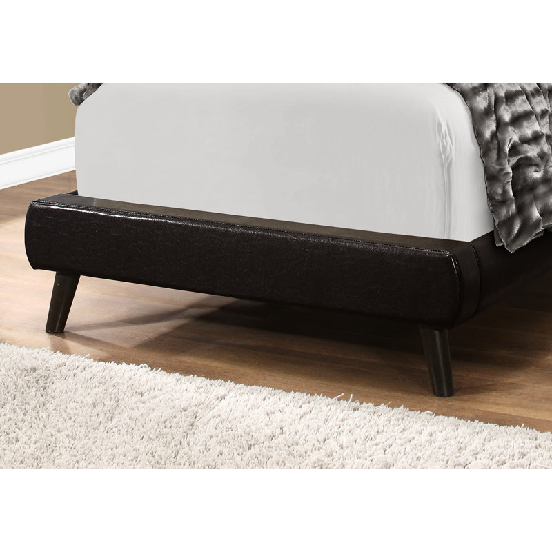 Lit rembourré pour adolescent, lit simple: aspect cuir brun et structure en bois avec pieds d'écurie captivants