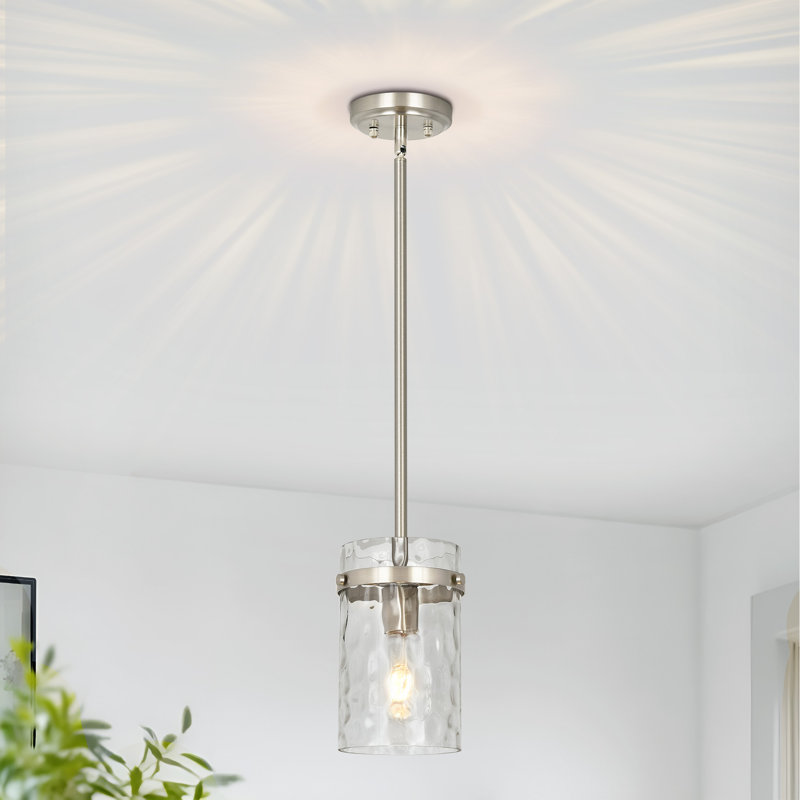  Luminaire suspendu en verre martelé pour îlot de cuisine à 1 lumière de 5,1 po Levona, Nickel brossé, Clear