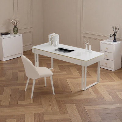 Bureau en pierre frittée durable