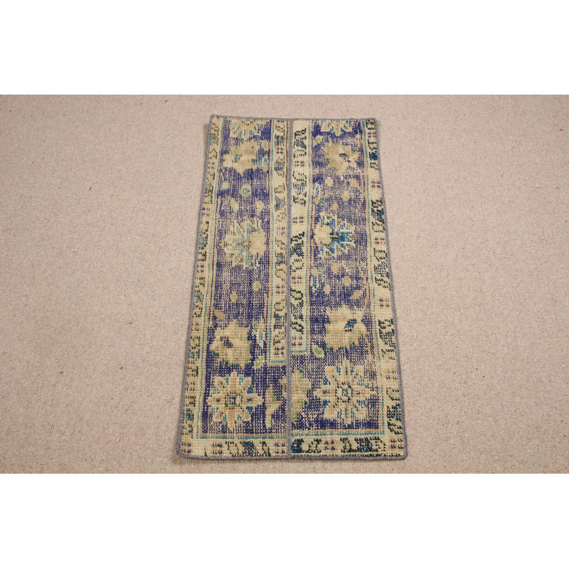 Tapis turc noué à la main en bleu avec motif floral pour un look rétro dans votre salon