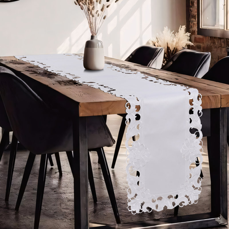 Chemin de table blanc Dec Decod avec broderie européenne pour une élégante salle à manger de Noël et décoration intérieure