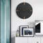 Horloge murale noire minimaliste et ronde pour salon