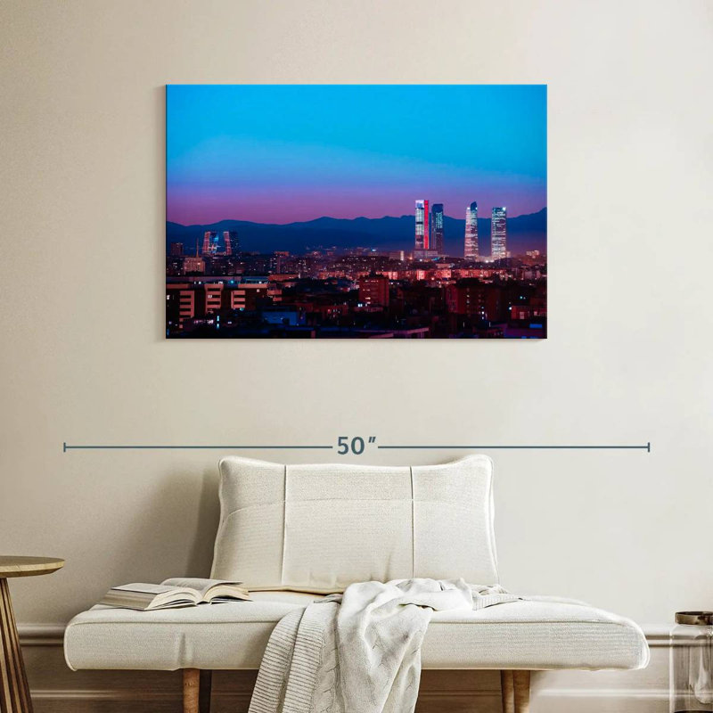 Horizon Cuatro Torres de Madrid, H 26 po x l 39 po
