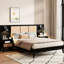 Grand cadre de lit noir avec bois massif, 2 tables de chevet et lampes intégrées, noir pour une chambre à coucher moderne. Fabrication, pièce élégante
