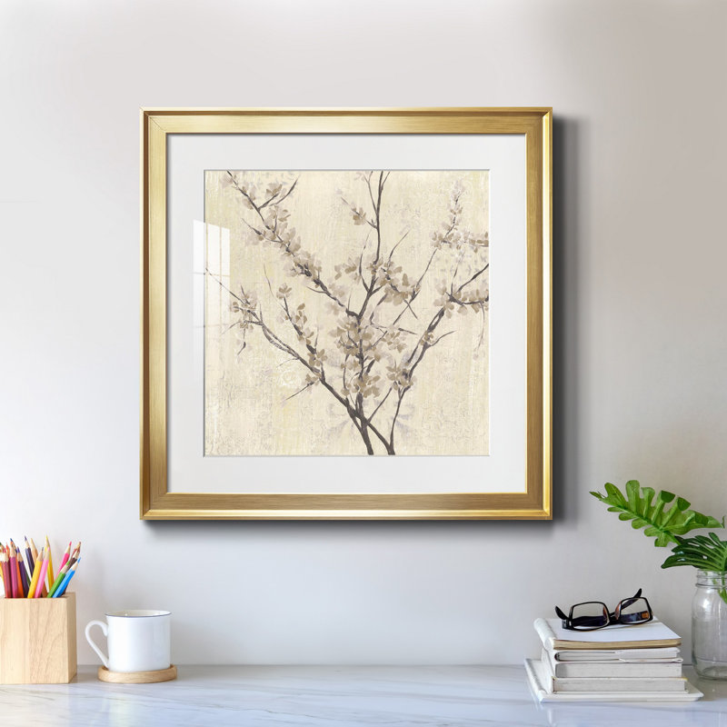 «Neutral Blossoms On Cream», reproduction encadrée de qualité supérieure - prête à être accrochée, Cadre doré