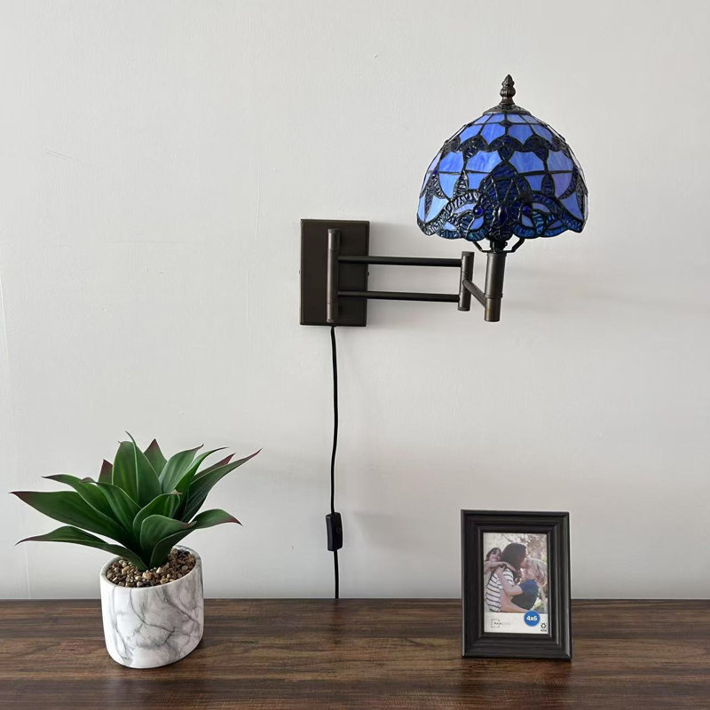 Lampe Tiffany avec bras articulé en verre coloré blanc de style baroque 13 po x P 8 po x H 15 po, Bleu