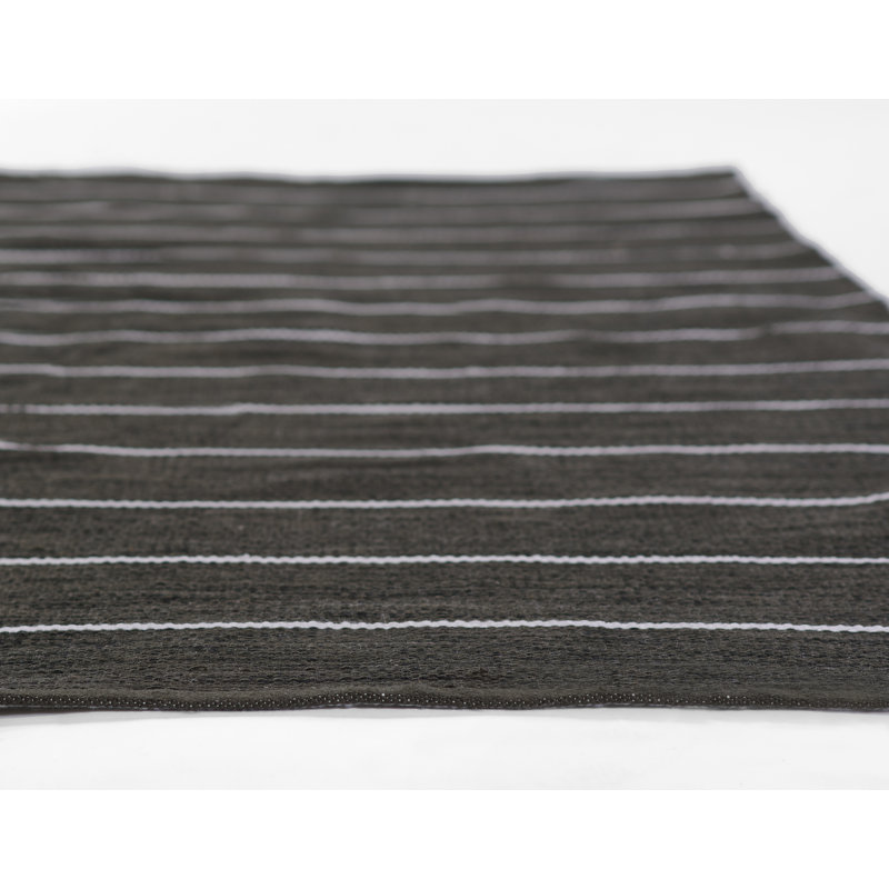 Area Rug in Black, Rectangle 3'6" x 5'6"