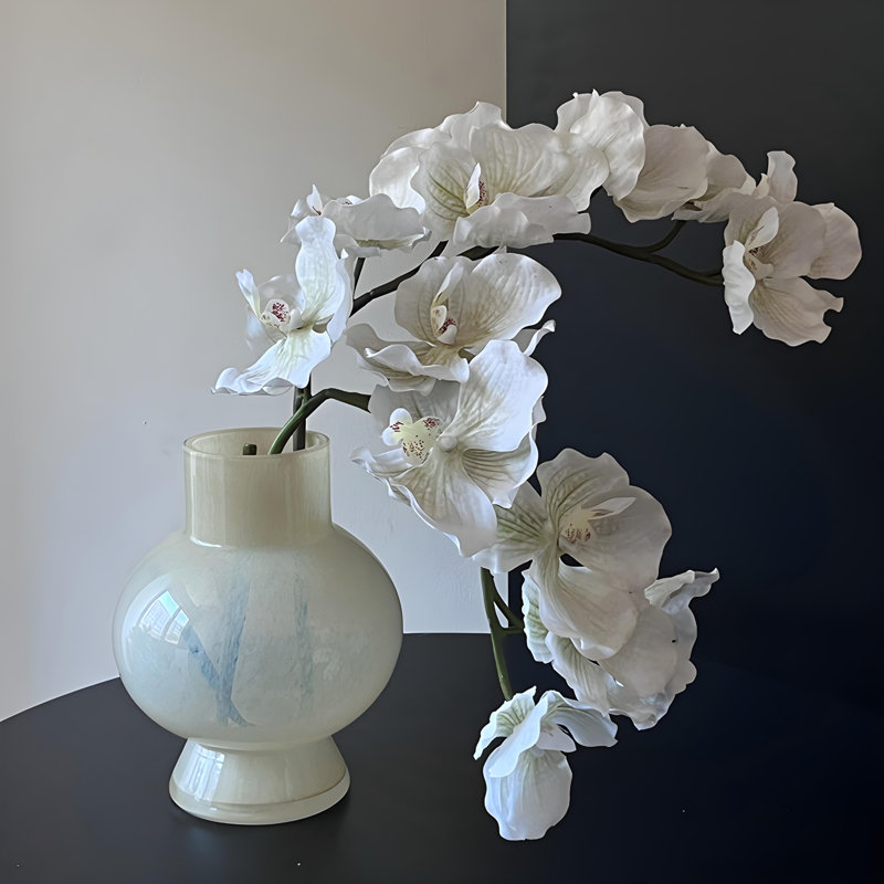 Ornements de fleurs simulées