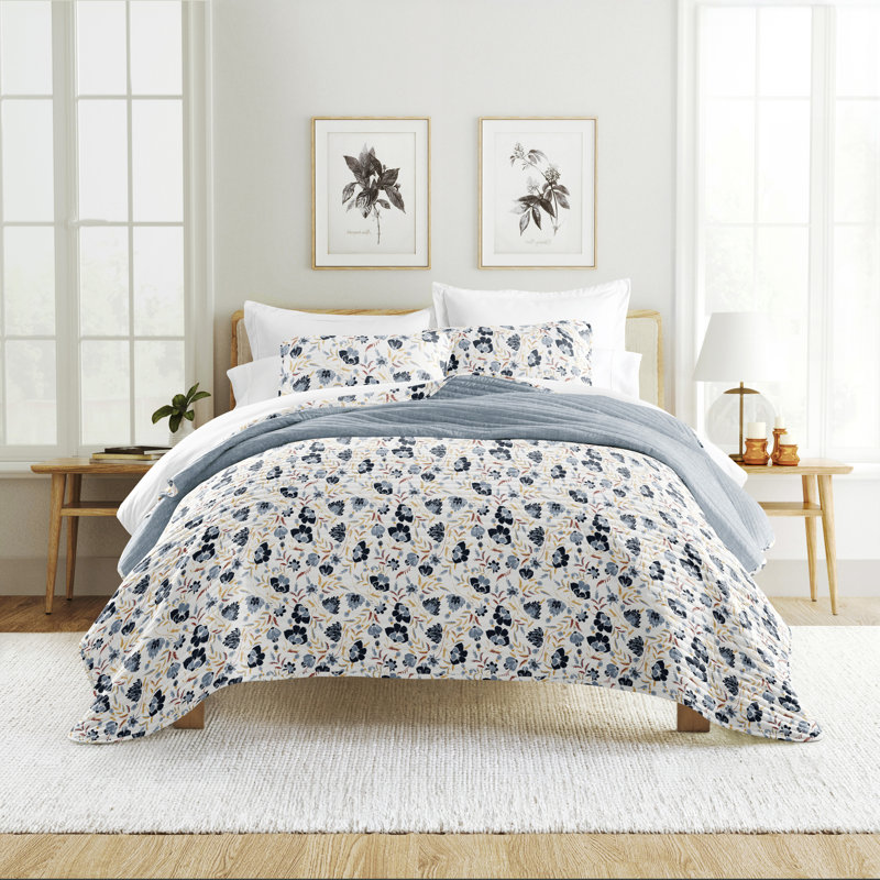 Quilt Set- Lightweight - All Season Quilted Coverlet - French Jacobean, Queen Quilt + 2 Standard Shams , Light Blue