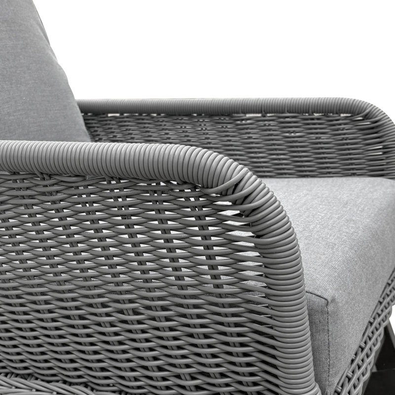 Chaise berçante moderne grise avec coussins de siège et fabrication en bois pour un cadre spacieux et élégant