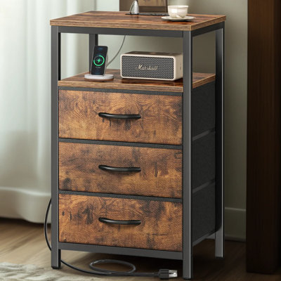 Table de chevet avec station de charge et ports USB, table de chevet à 3 tiroirs avec tiroirs en tissu et prises de courant, table de bout moderne pour le rangement dans la chambre à coucher