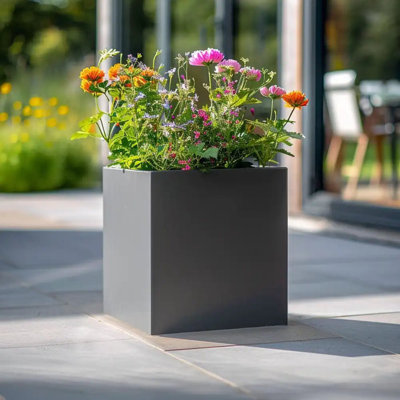 Babrow Outdoor Planter Box