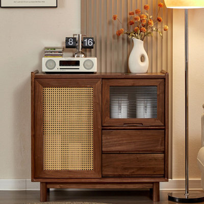 Petite armoire d'appoint en rotin