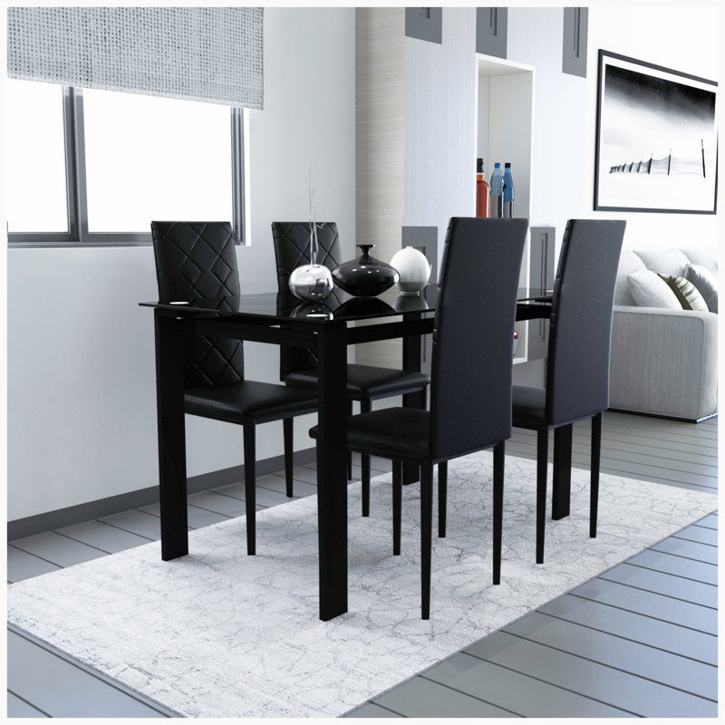 Ensemble repas pour quatre personnes