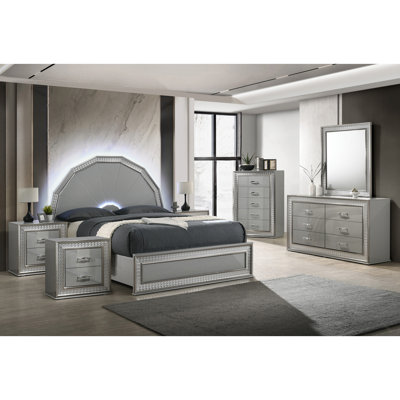 Lanier 6-Piece Bedroom Set