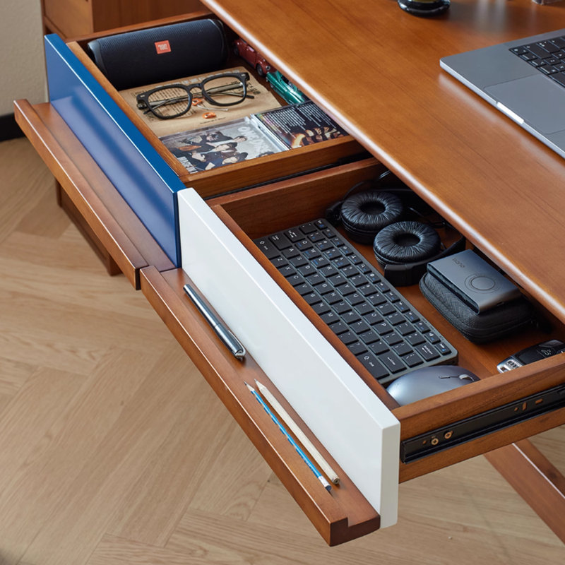 Bureau d'écriture rétro créatif et super pratique